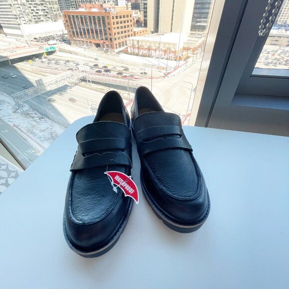 Blondo Black Flats Sleek Comfortable Design - Picture 2 of 4